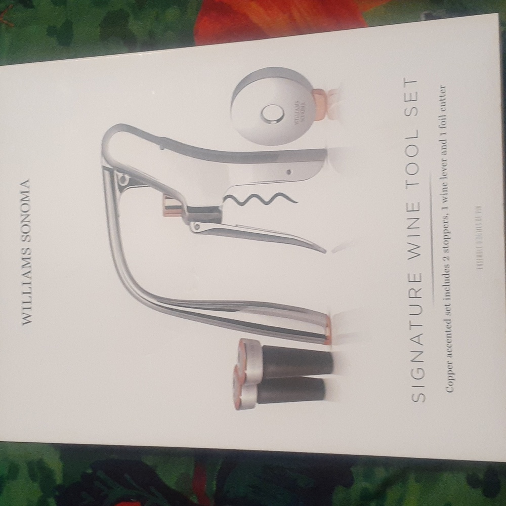 William Sonoma Signature Wine Tool.set